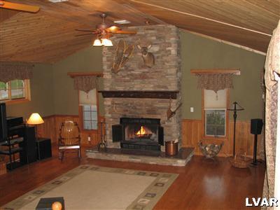 4092 Tank Farm Road Emmaus, PA 18049 - Photo 6 of 28 Gallery Image 6