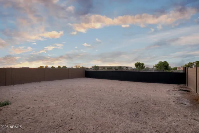 a view of a livingroom with furniture and a ceiling fan