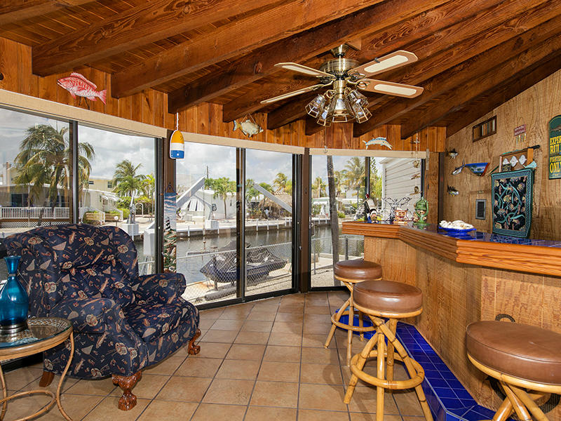1133 Gulfstream Lane Key Largo, FL 33037 - Photo 4 of 13 Living Area with Custom Bar