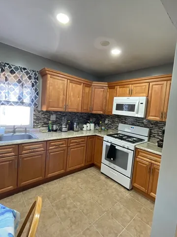 $3,200 | 593 Park Street, Unit 2, Boston, MA 02124