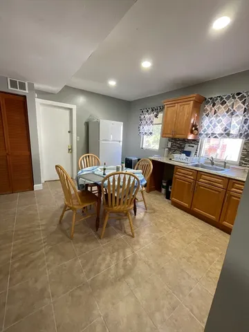 $3,200 | 593 Park Street, Unit 2, Boston, MA 02124