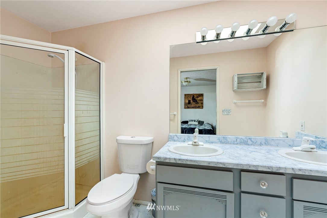 216 Frogner Road Chehalis, WA 98532 - Photo 22 of 40 a bathroom with a granite countertop sink toilet and shower