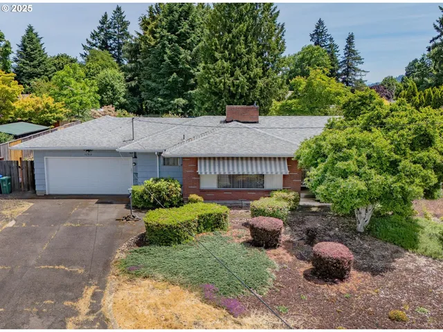 $650,000 | 10912 Southeast Stanley Avenue, Milwaukie, OR 97222