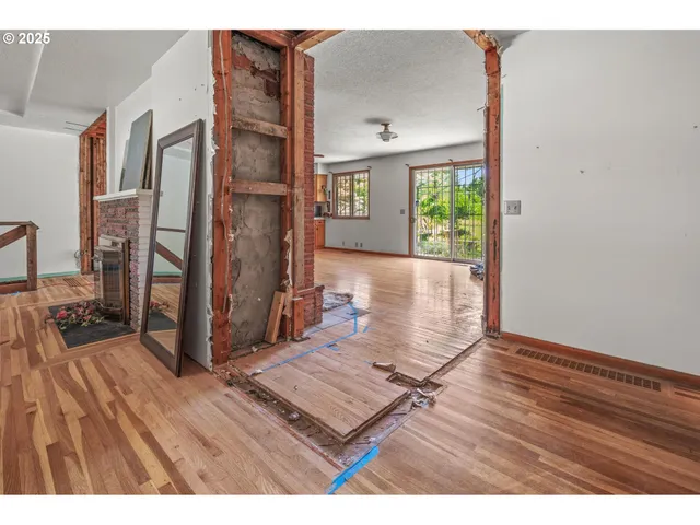 $650,000 | 10912 Southeast Stanley Avenue, Milwaukie, OR 97222