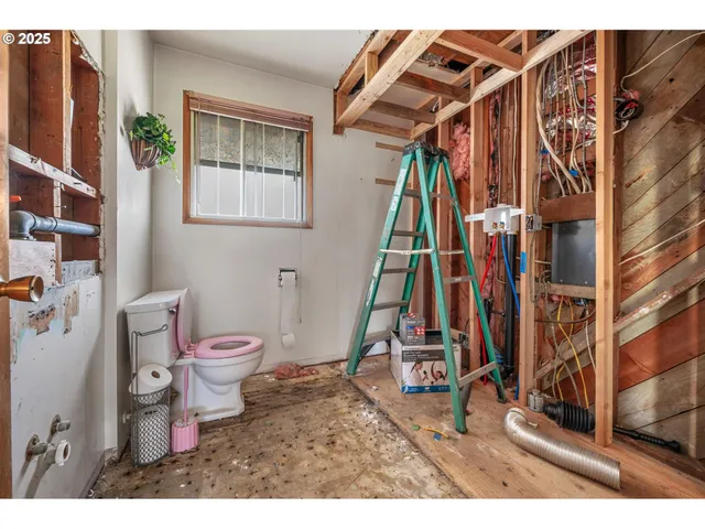 $650,000 | 10912 Southeast Stanley Avenue, Milwaukie, OR 97222