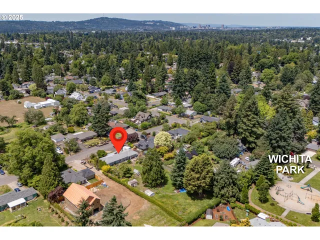 $650,000 | 10912 Southeast Stanley Avenue, Milwaukie, OR 97222
