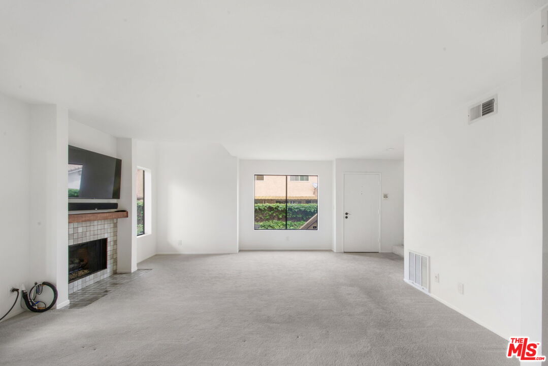 849 East Victoria Street, Unit 811 Carson, CA 90746 - Photo 2 of 50