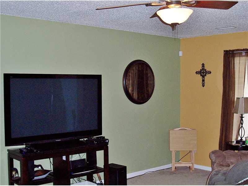 816 Colonial Way Franklin, IN 46131 - Photo 2 of 12