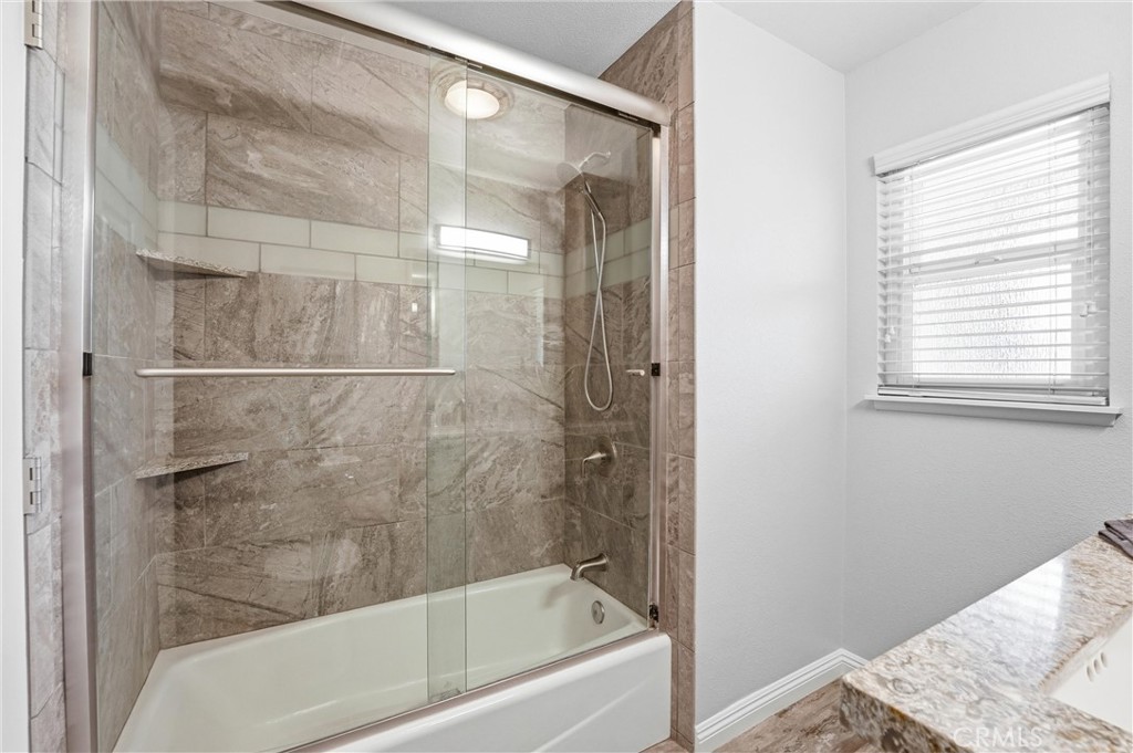 544 Firethorne Street Brea, CA 92821 - Photo 28 of 39 Bathroom #2 with tub/shower combo
