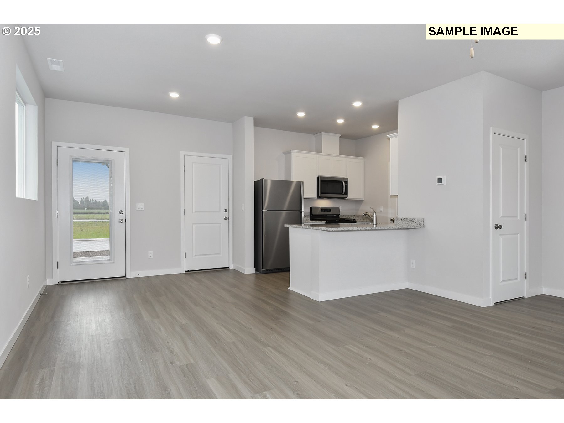 1285 Parkside Avenue Woodburn, OR 97071 - Photo 3 of 15