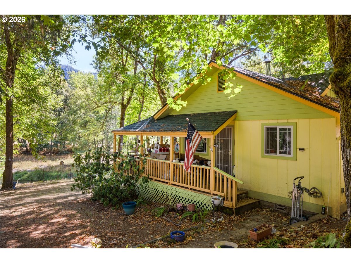 3604 Azalea-Glen Road Glendale, OR 97442 - Photo 2 of 23