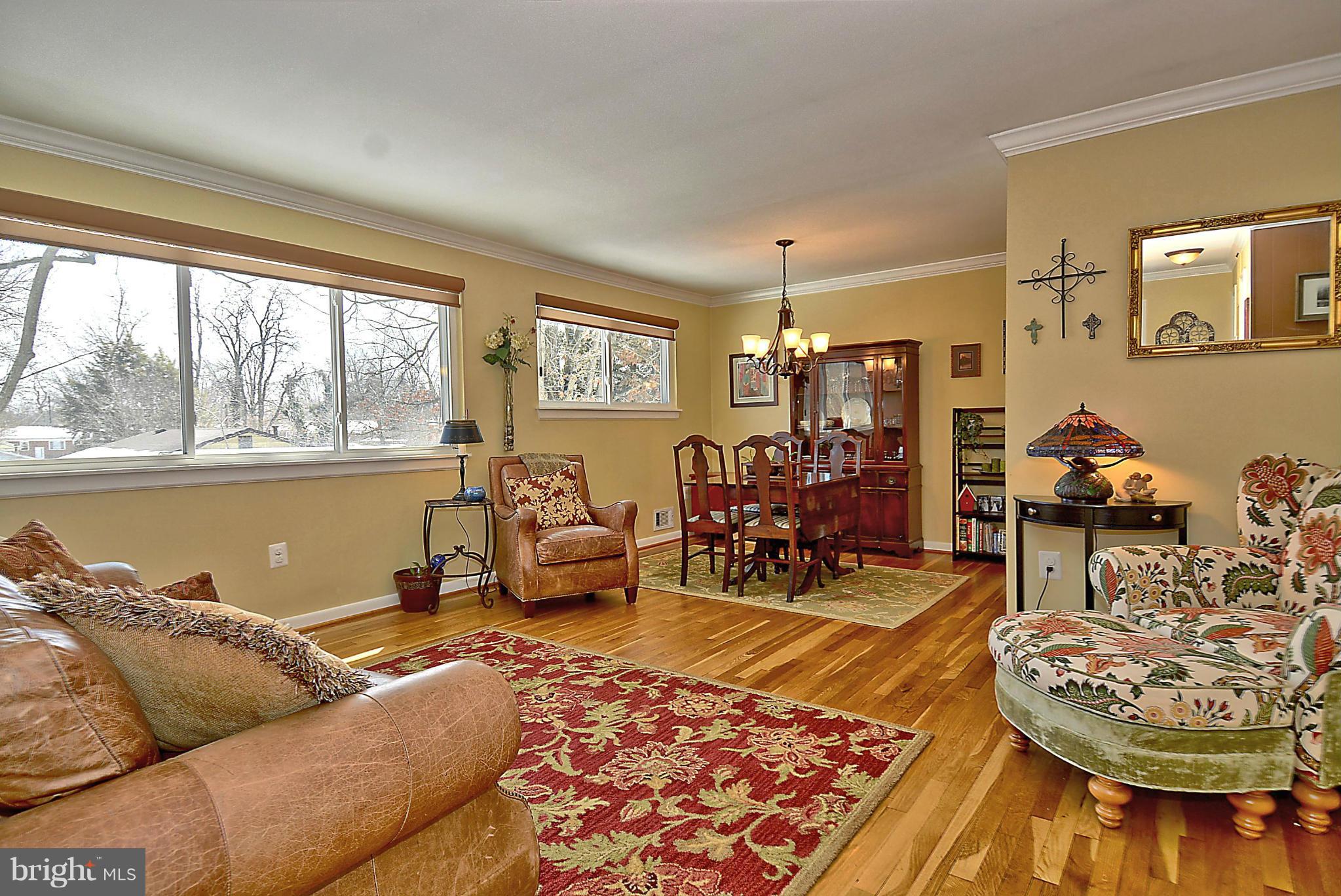 316 Irwin Street Silver Spring, MD 20901 - Photo 3 of 30 Living Room