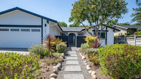 $858,888 | 261 Redwood Circle, Petaluma, CA 94954