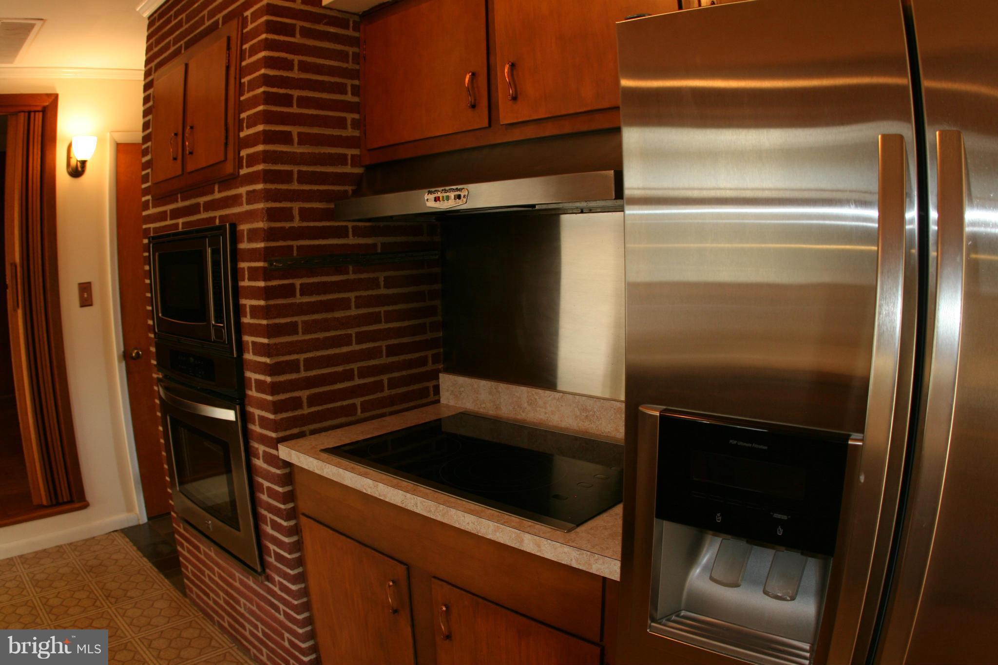 916 Rambling Drive Baltimore, MD 21228 - Photo 12 of 30 Kitchen