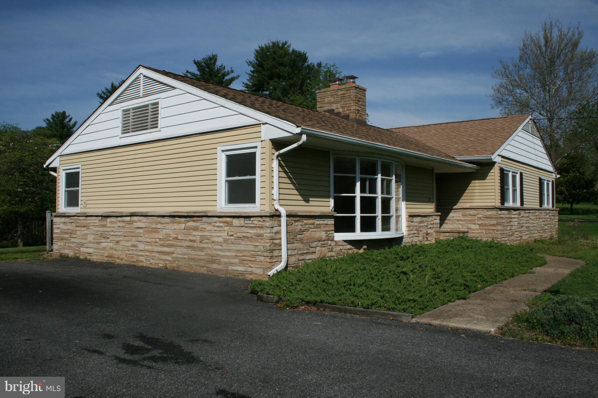 916 Rambling Drive Baltimore, MD 21228 - Photo 3 of 30 Exterior (Front)