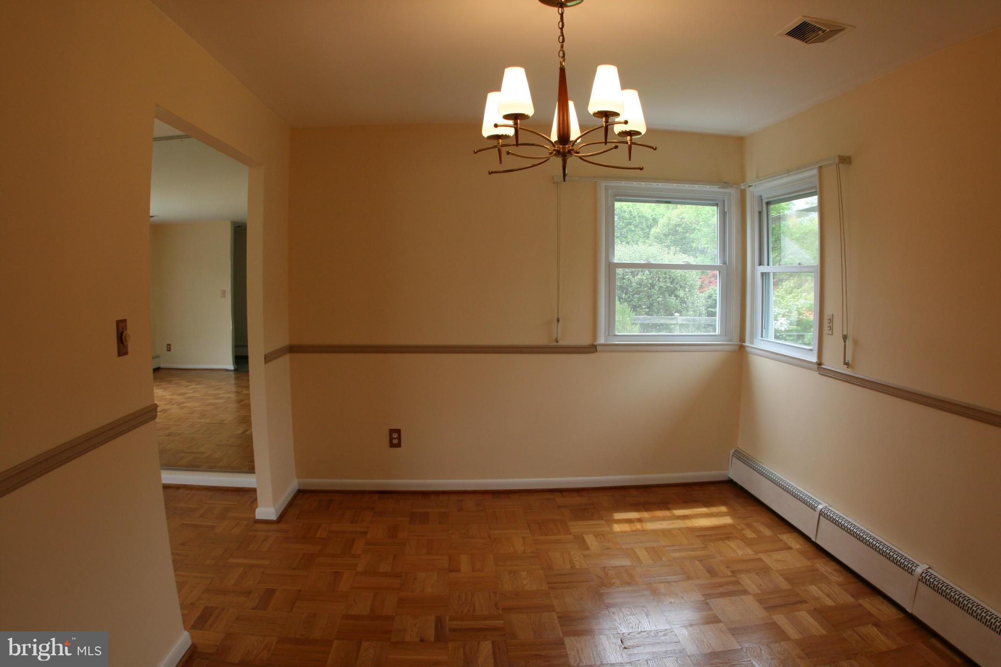 916 Rambling Drive Baltimore, MD 21228 - Photo 7 of 30 Dining Room