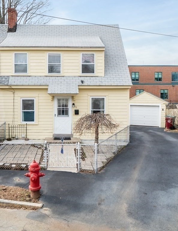 78 Homestead Road Lowell, MA 01850 - Photo 4 of 23 Gallery Image 4