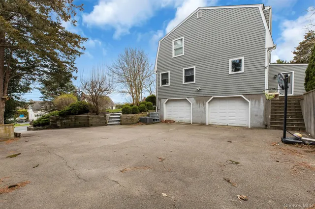 a view of a house with backyard and a tree