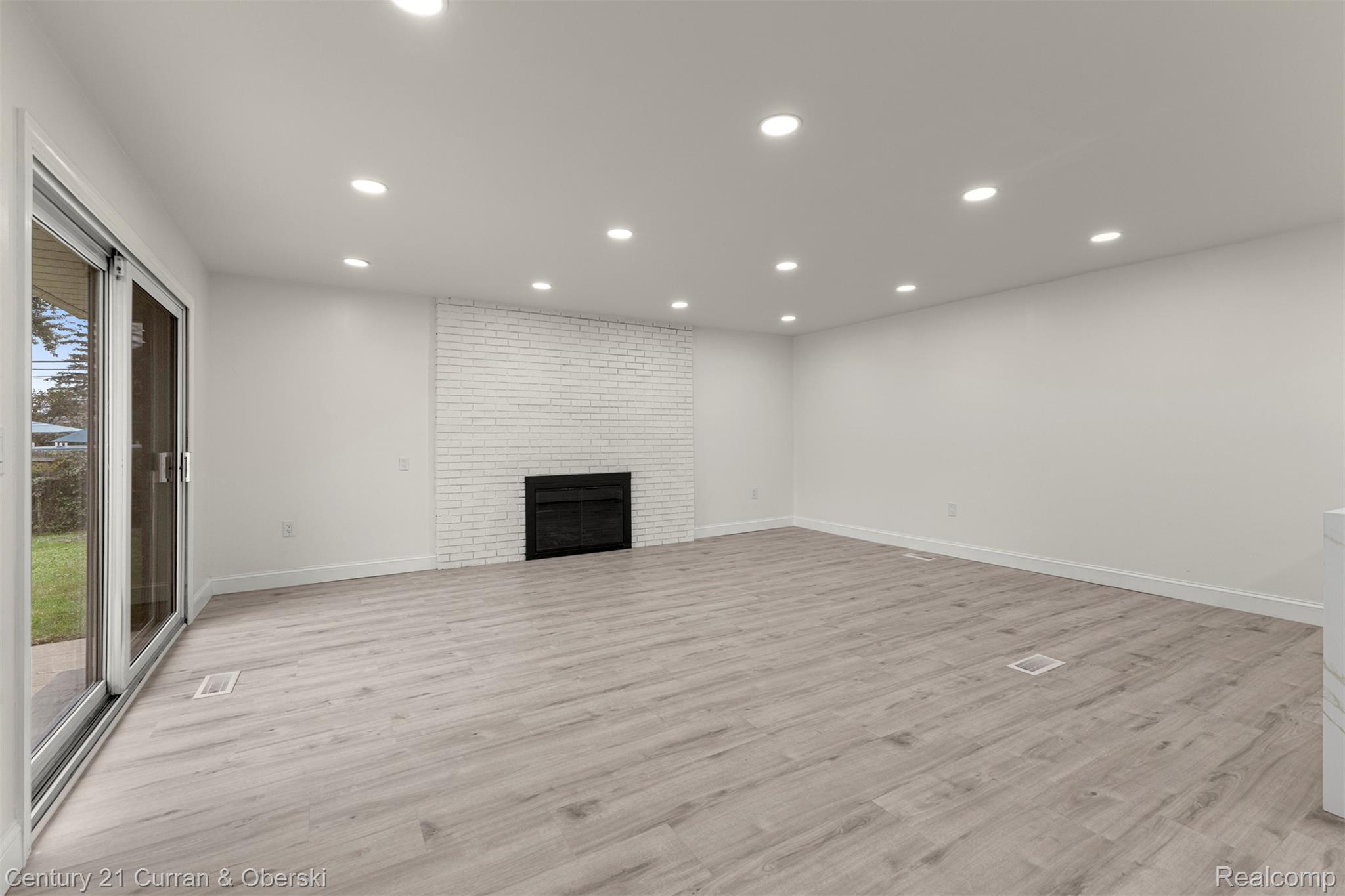 11276 Pardee Road Taylor, MI 48180 - Photo 17 of 58 014.jpg