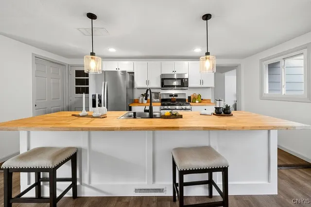 $239,900 | 105 Florida Road South, Salina, NY 13211