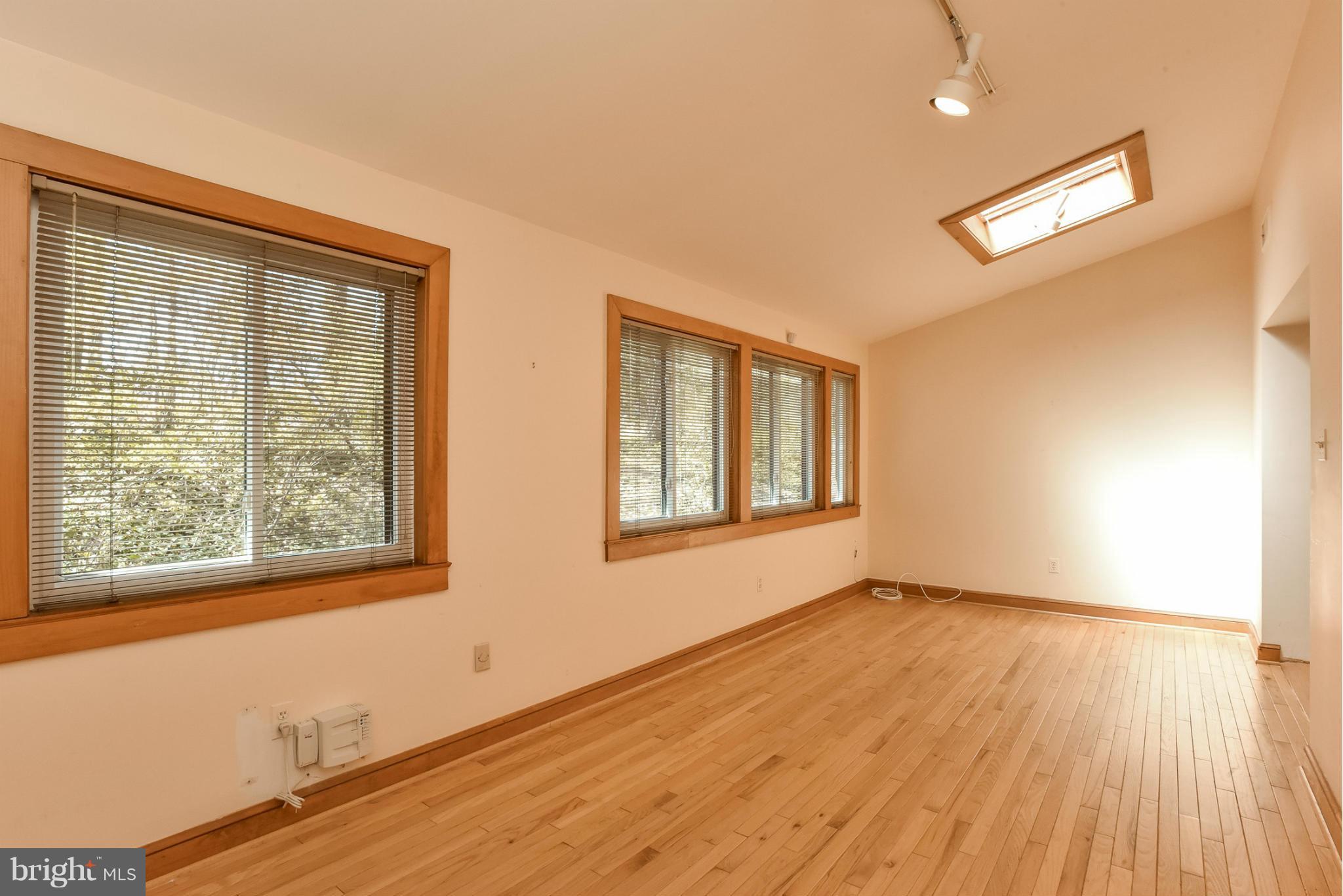 1771 Wainwright Drive Reston, VA 20190 - Photo 11 of 30 Living Room