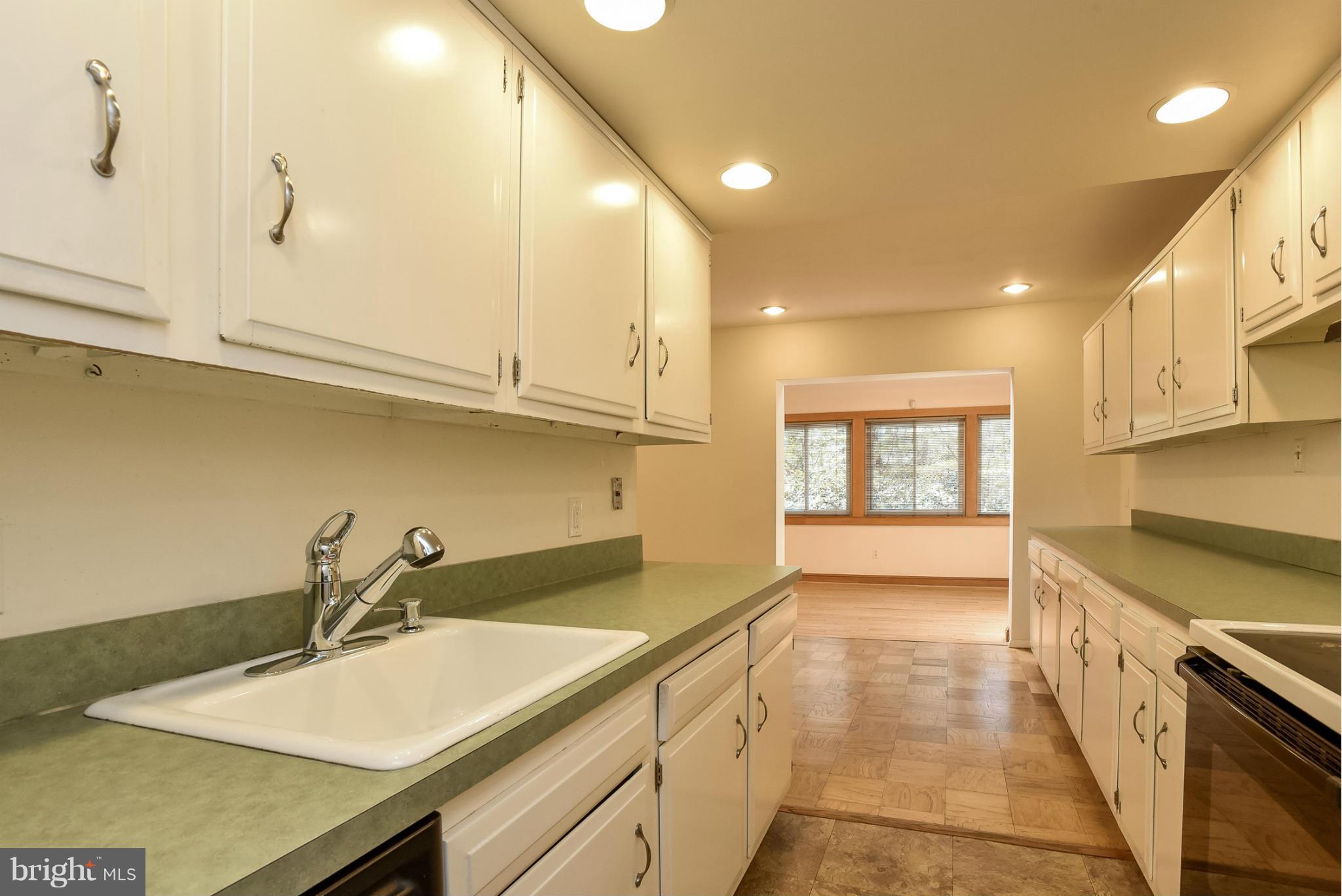 1771 Wainwright Drive Reston, VA 20190 - Photo 6 of 30 Kitchen