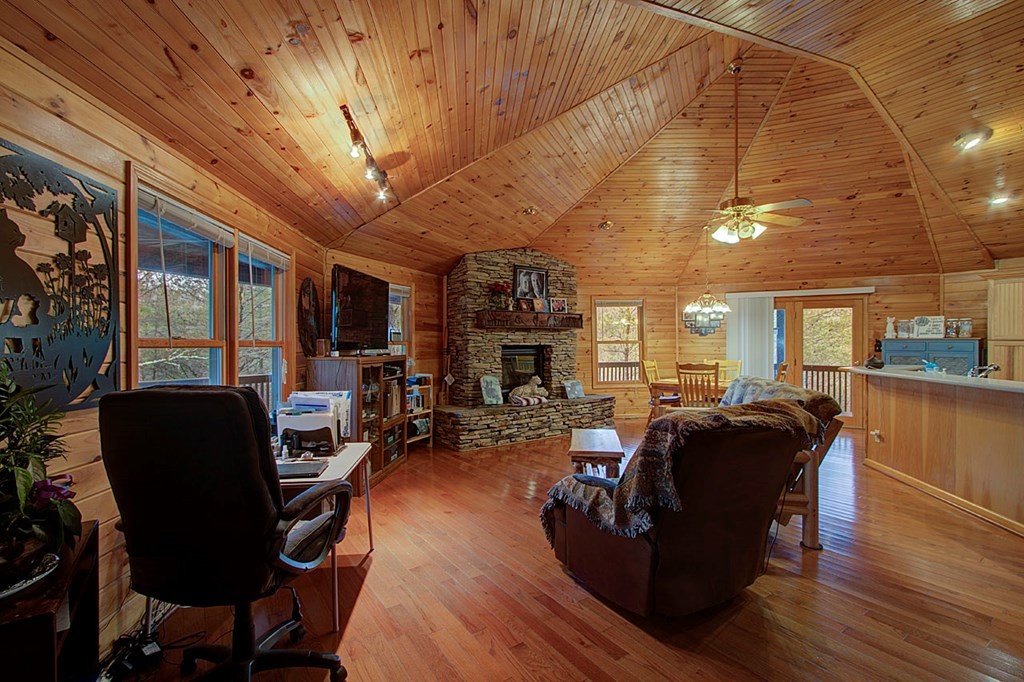 207 Cobblestone Way Townsend, TN 37882 - Photo 3 of 32