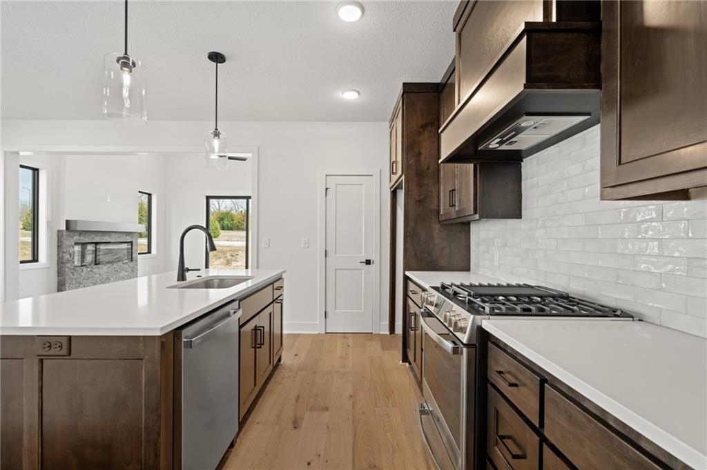 9565 Jupiter Street Lenexa, KS 66219 - Photo 8 of 34