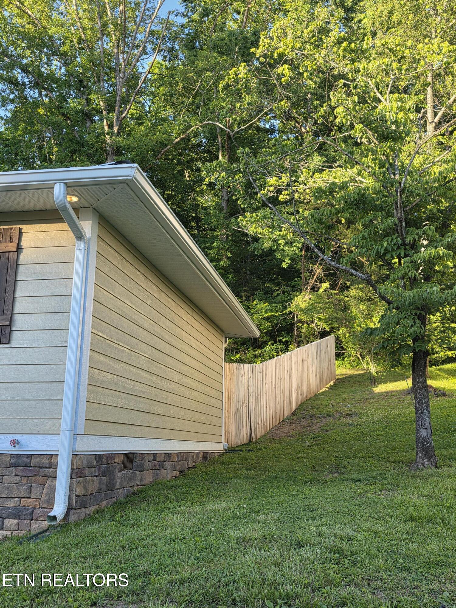 590 Litton Road Oneida, TN 37841 - Photo 13 of 28 20260603_195550 (1)