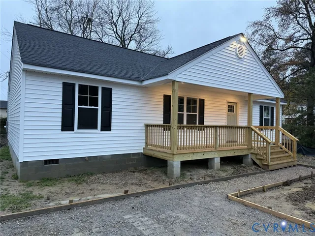 $2,400 | 325 Yorktown Drive, Colonial Heights, VA 23834