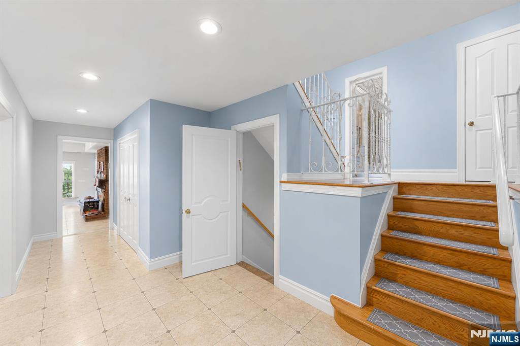 290 Dunkerhook Road Paramus, NJ 07652 - Photo 38 of 50