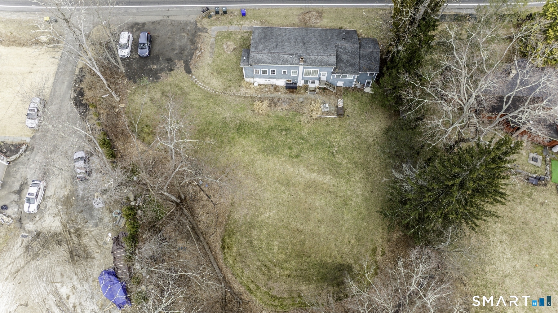 183 Sugar Street Newtown, CT 06470 - Photo 40 of 40 a bathroom with a small yard