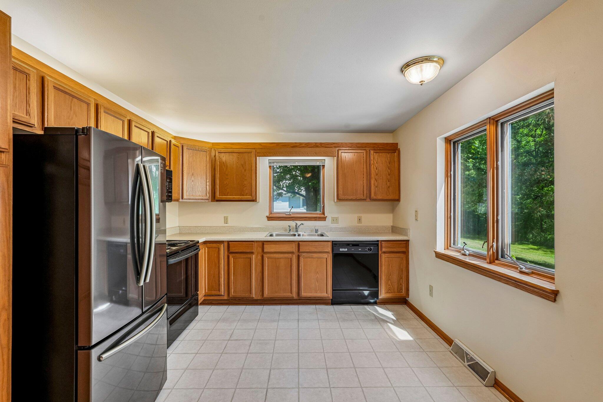 7017 West Hummingbird Court Milwaukee, WI 53223 - Photo 7 of 38 Kitchen