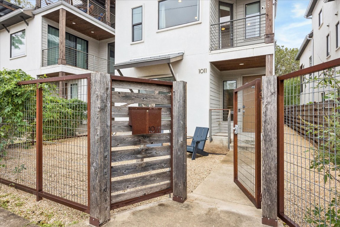 1011 East 12th Street Austin, TX 78702 - Photo 27 of 30 Front Gate and Yard