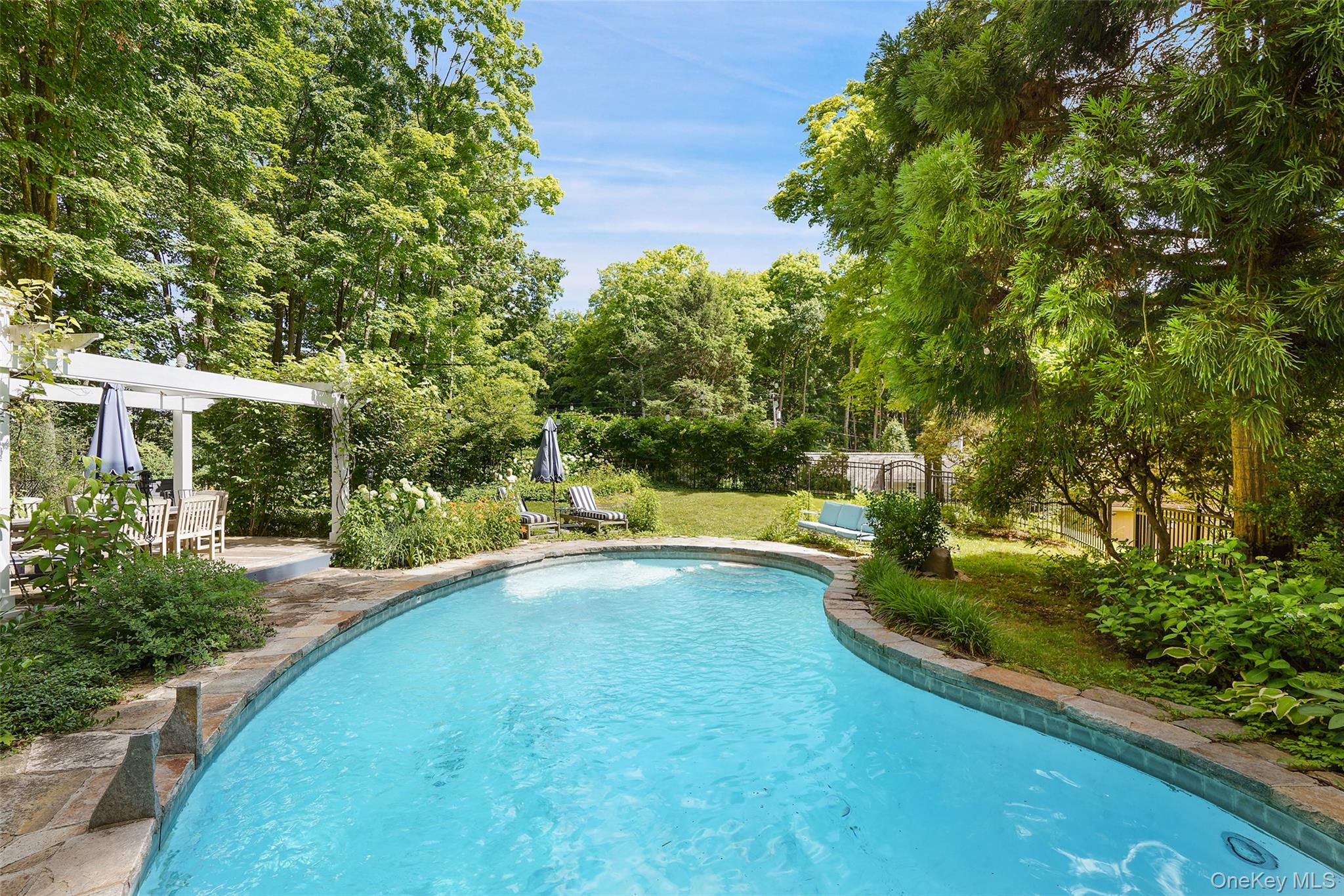 95 Croton Lake Road Katonah, NY 10536 - Photo 2 of 30