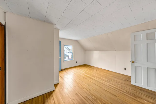 $260,000 | 32 Amesbury Street, Rockland, ME 04841