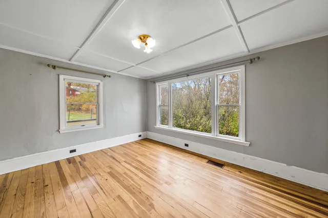 $260,000 | 32 Amesbury Street, Rockland, ME 04841