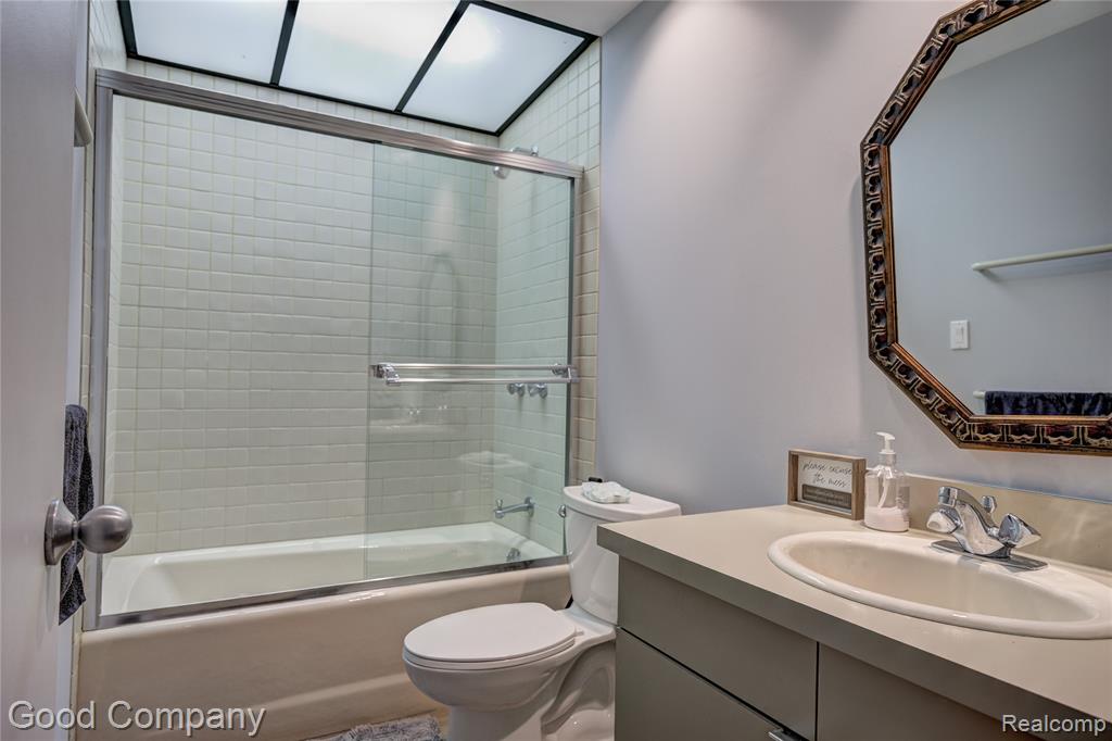6255 Celeste Road West Bloomfield, MI 48322 - Photo 39 of 50