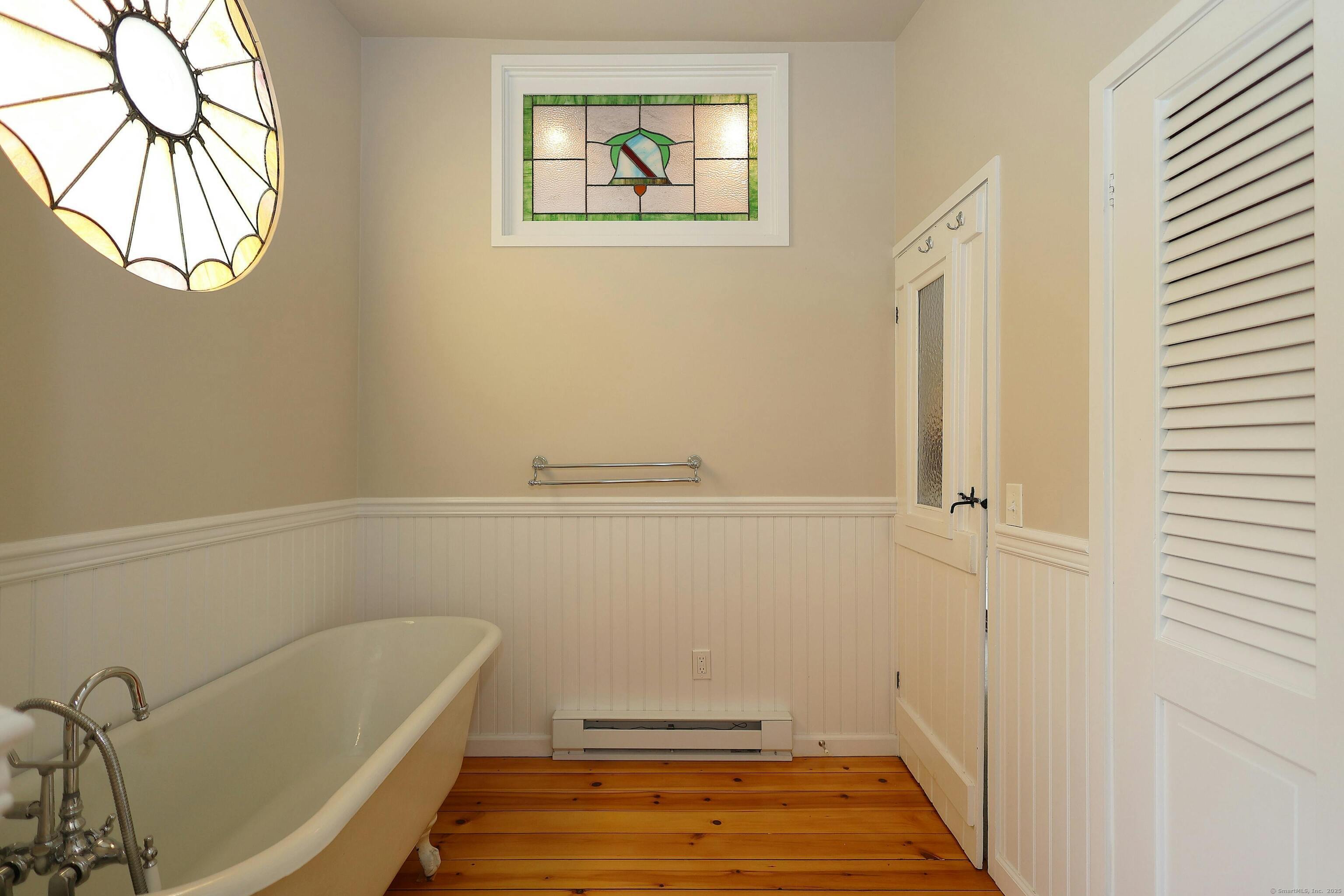252 Florida Hill Road Ridgefield, CT 06877 - Photo 30 of 40 a bathroom with a bathtub
