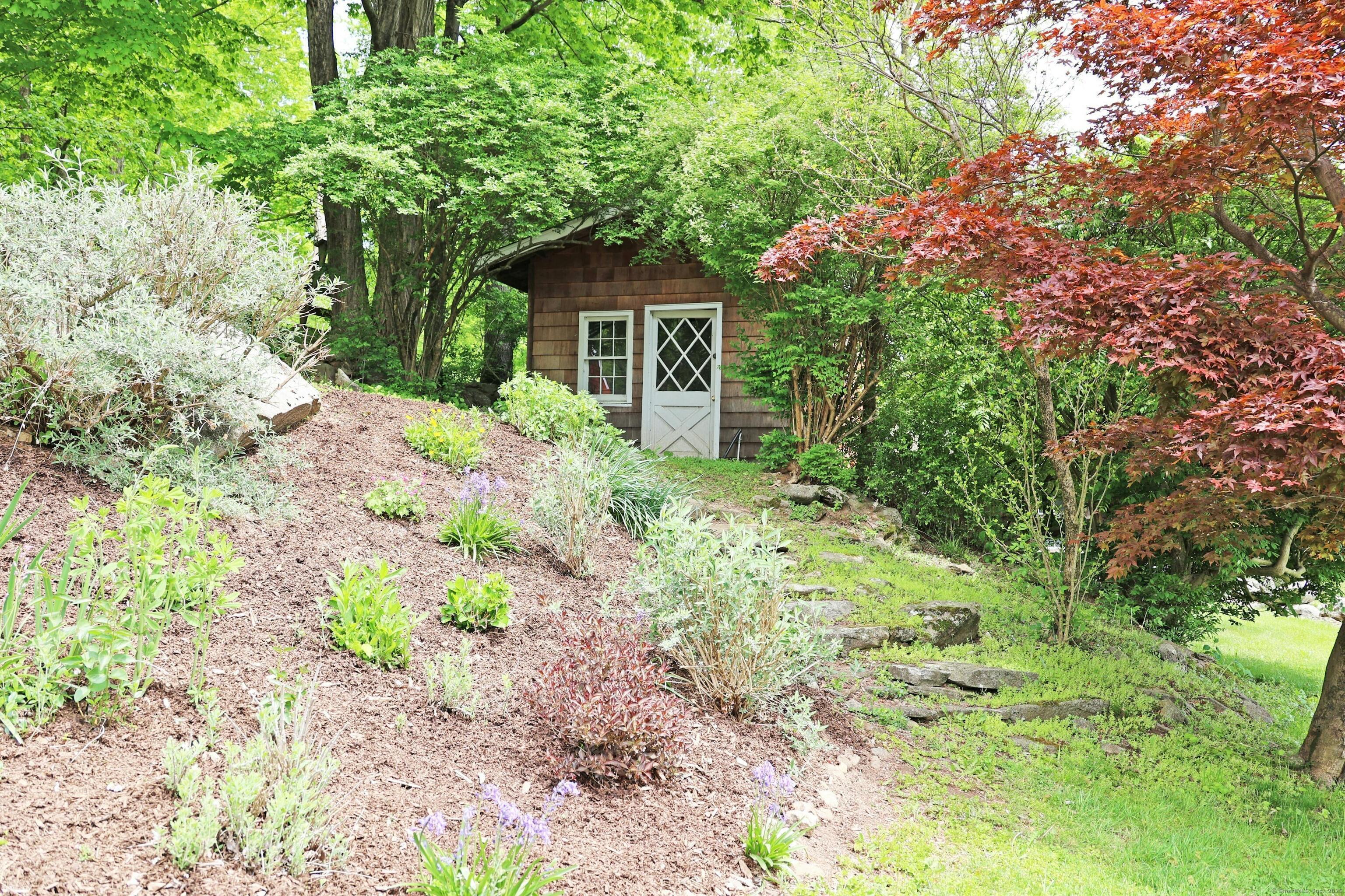 252 Florida Hill Road Ridgefield, CT 06877 - Photo 38 of 40 a view of a house with a yard