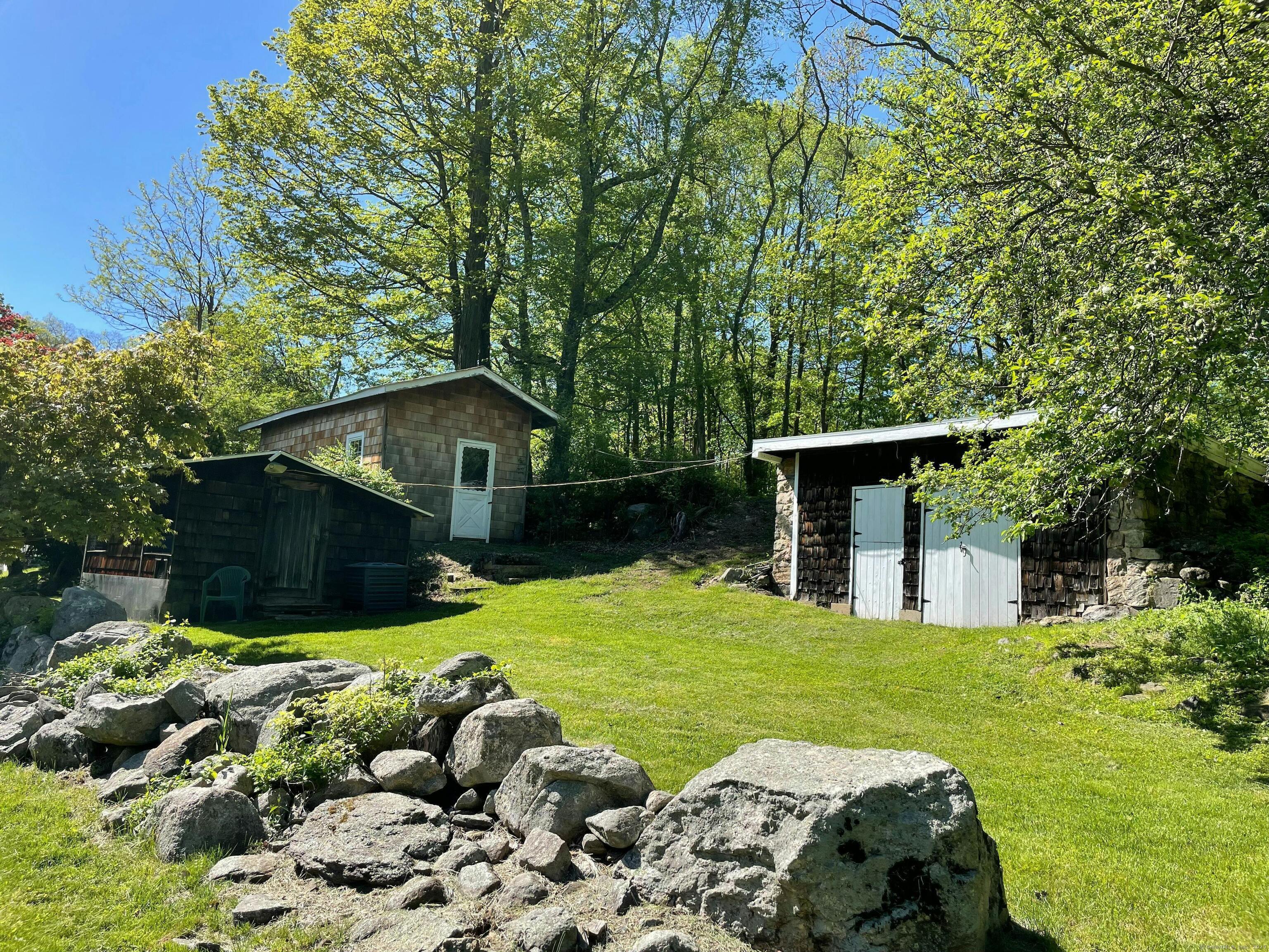 252 Florida Hill Road Ridgefield, CT 06877 - Photo 39 of 40 a house view with a garden space
