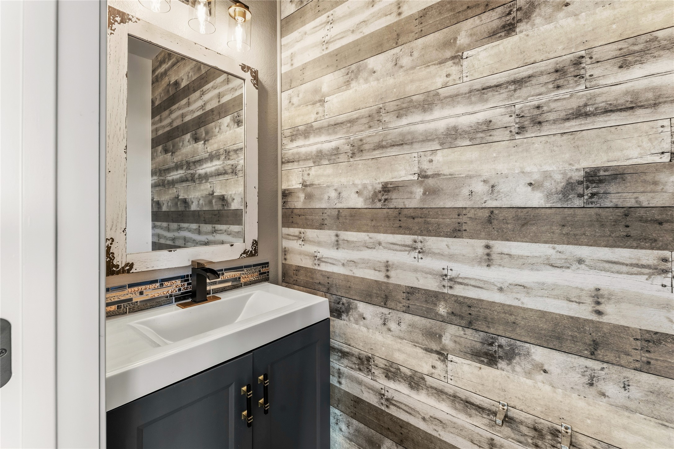 100 Serpentine Lane Jarrell, TX 76537 - Photo 20 of 40 a bathroom with a sink and a window