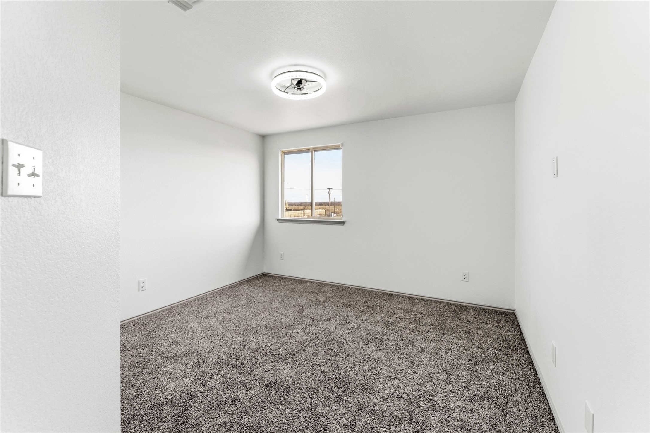 100 Serpentine Lane Jarrell, TX 76537 - Photo 32 of 40 an empty room with a window