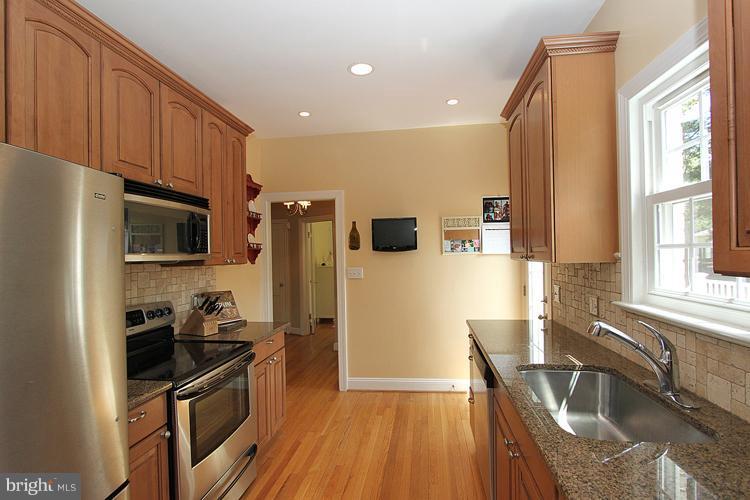 840 Randolph Road Silver Spring, MD 20904 - Photo 13 of 30 Kitchen