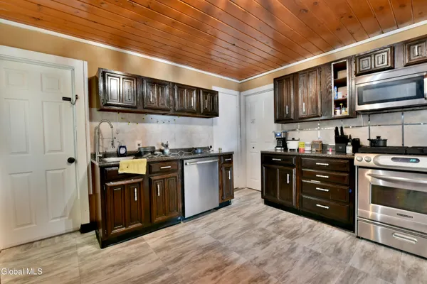 $195,000 | 107 Dove Street, Johnstown, NY 12095