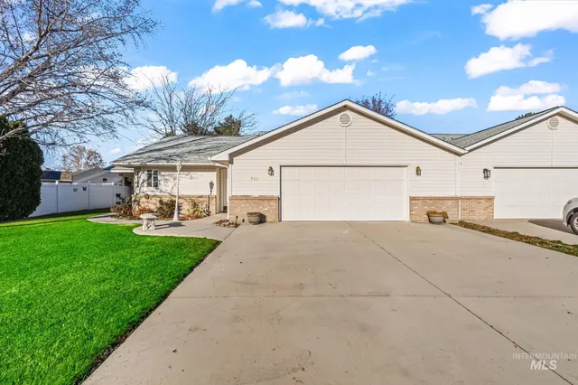 $334,900 | 710 West Benton Avenue, Nampa, ID 83651
