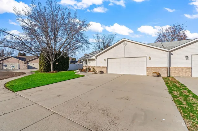 $334,900 | 710 West Benton Avenue, Nampa, ID 83651