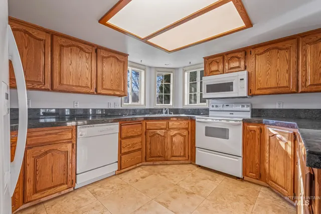 $334,900 | 710 West Benton Avenue, Nampa, ID 83651