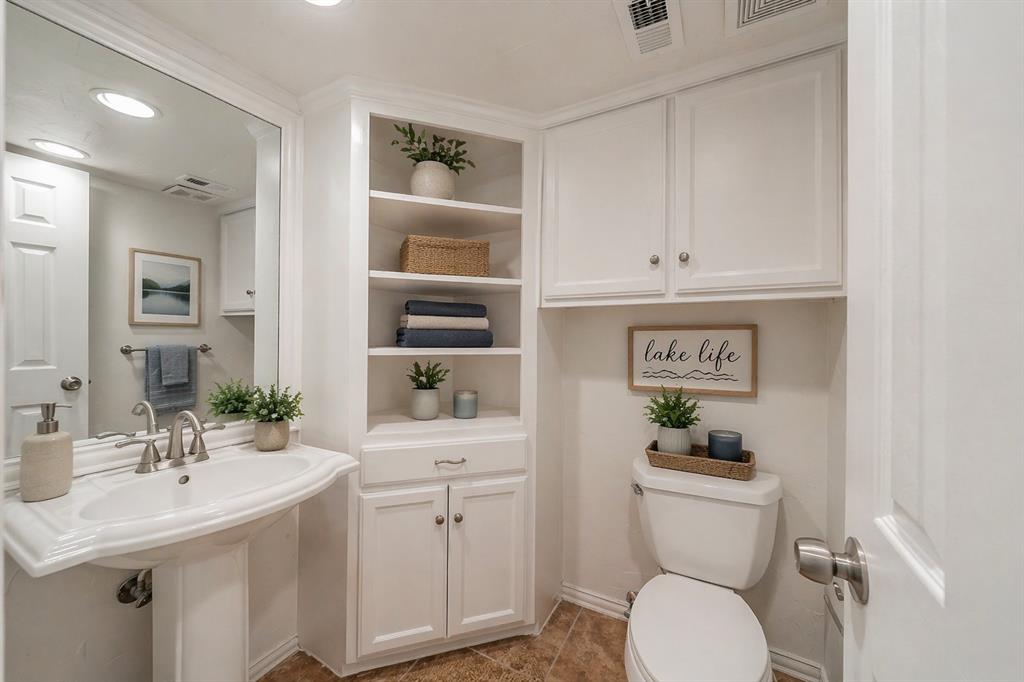 9999 Boat Club Road, Unit 311 Fort Worth, TX 76179 - Photo 7 of 25 a bathroom with a toilet a sink and mirror