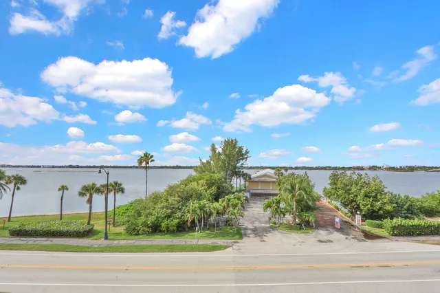 $325,000 | 3030 South Ocean Boulevard, Unit 332, Palm Beach, FL 33480